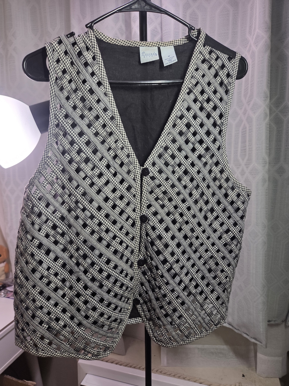 🌼 Classic Black & White Knit Vest by Cascade Blues